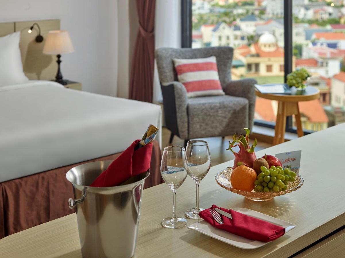 Khach San Sam Quang Binh Hotel Донг Хой Екстериор снимка