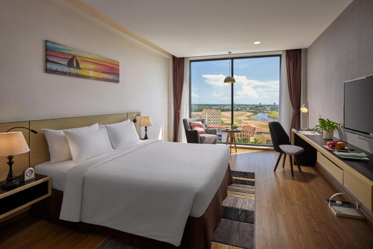 Khach San Sam Quang Binh Hotel Донг Хой Екстериор снимка